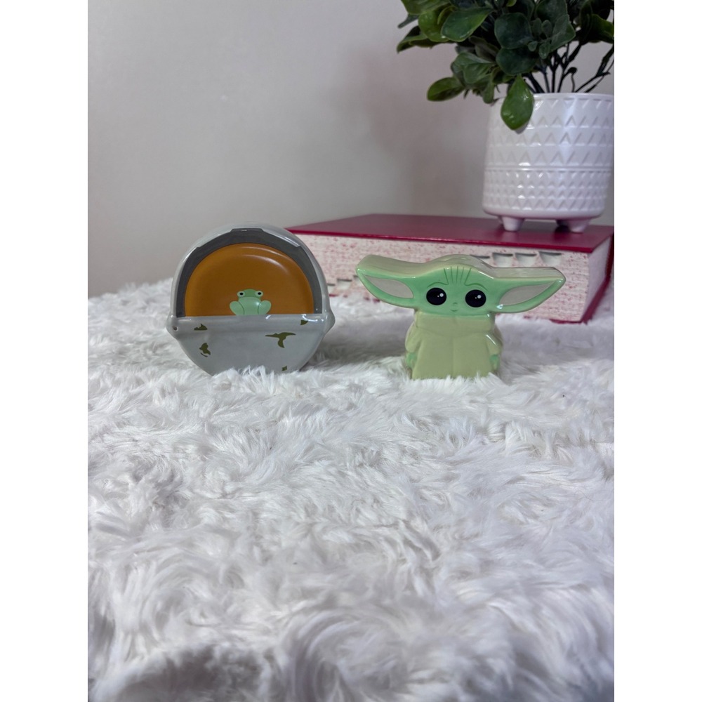Star Wars The Mandalorian Grogu and Hover Pram Salt and Pepper Shaker Set LFL